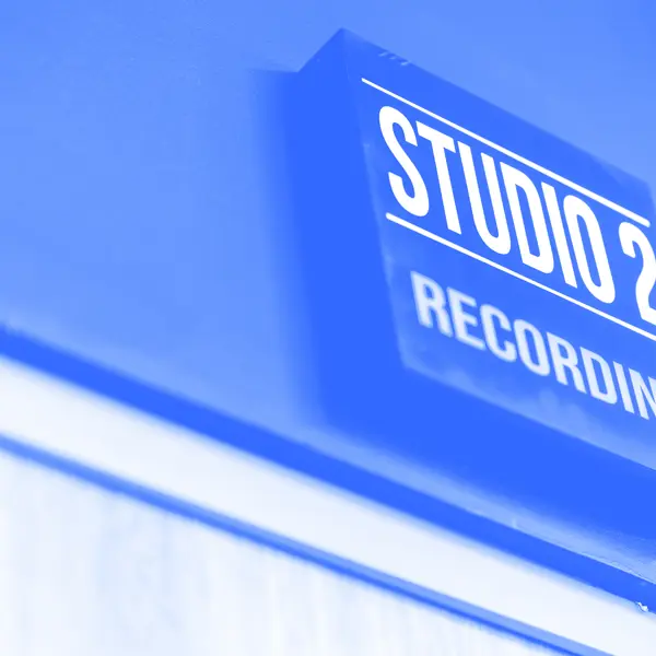 J&P HQ Shoot BM 019 BIRO image